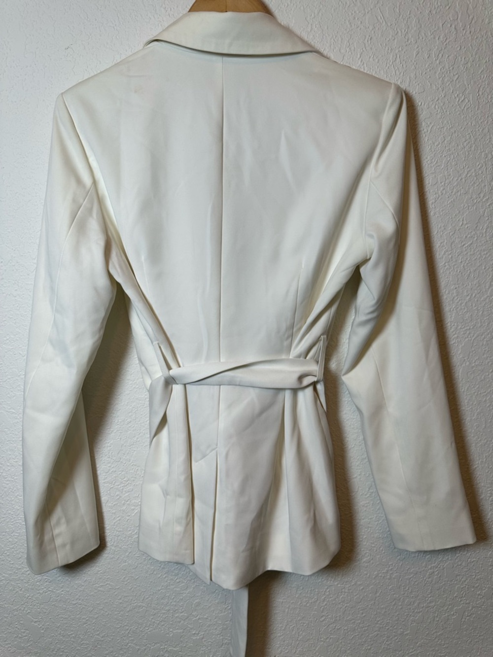 Carbon 38 Ivory Belted Blazer - Picture 3 of 4